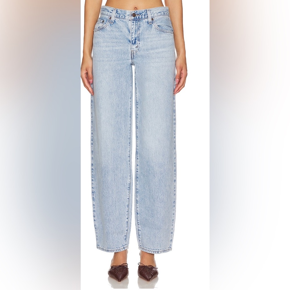 Levi’s Baggy Dad Straight in Fan Flare. Gently worn like new size 26
